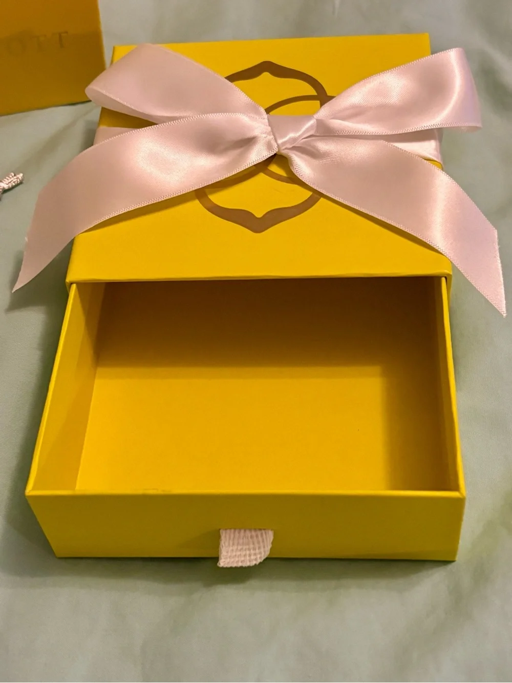 Kendra Scott Yellow Gift Box, Yellow Gift Bag, and Grey Pouch Gifting Set of 3